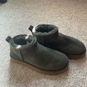UGG ultra mini size 7 sage green excellent condition barely worn
